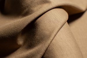 Tecido 7304 Nylon com algodão, conforto e resistência, combinação perfeita para uniformes técnicos, roupas de segurança e militares.